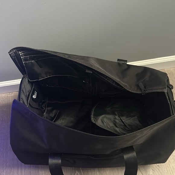 **BRAND NEW** DRAFT KINGS WEEKEND BAG - Picture 3 of 7